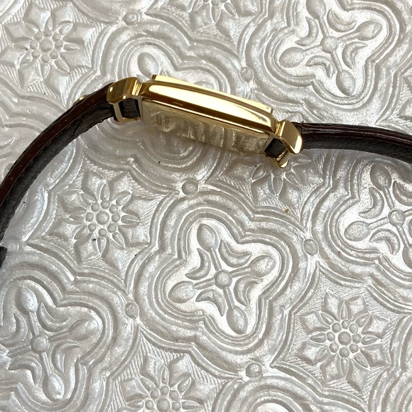 Vintage 1991 Accutron Swiss Made Gold Plated Tank Style Ladies Dress Watch - Picture 12 of 16